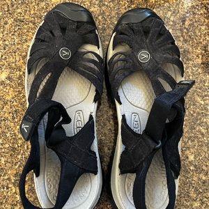 Size 7.5 keen sandals